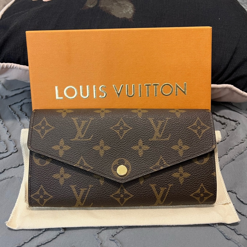 Louis Vuitton monogram Sarah wallet
